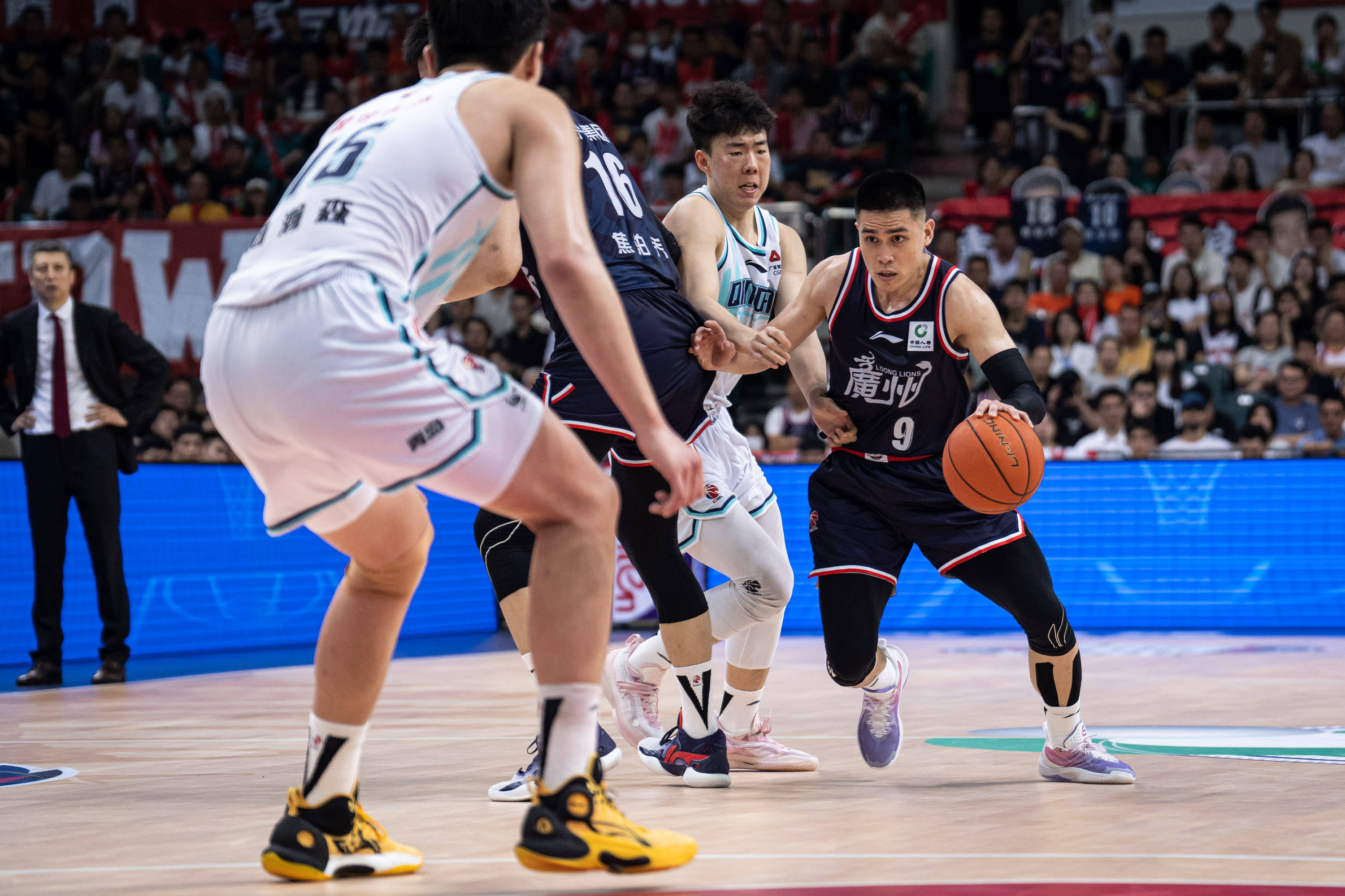 CBA季后赛冲刺阶段走向成谜，巴黎圣日耳曼扳平良机，管理层满意，阵容厚度经受考验的简单介绍